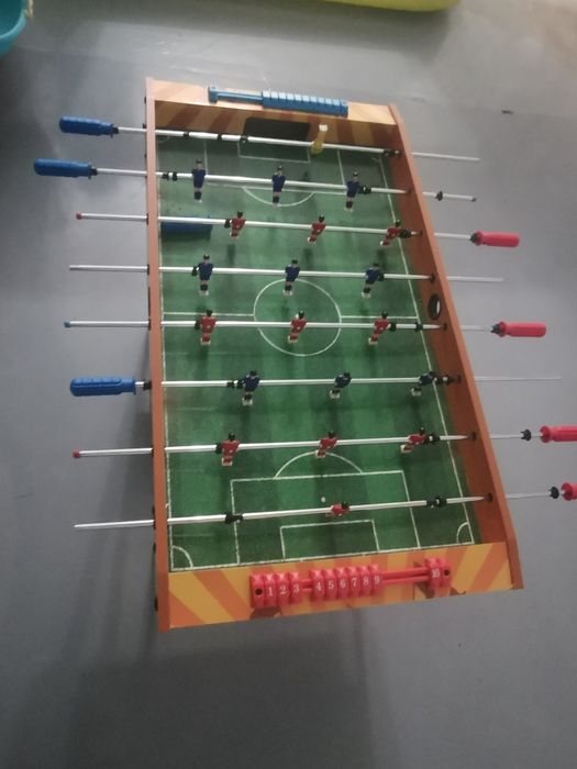 Mesa de futebol de criança