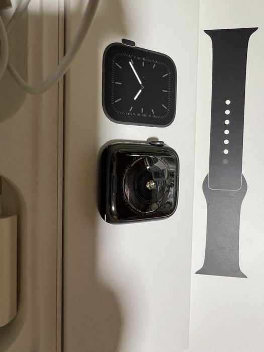 Apple Watch 5. 44mm полный комплект