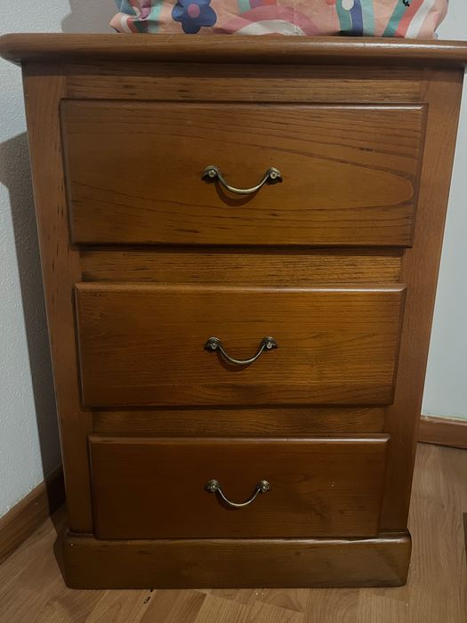 Mesa de cabeceira madeira