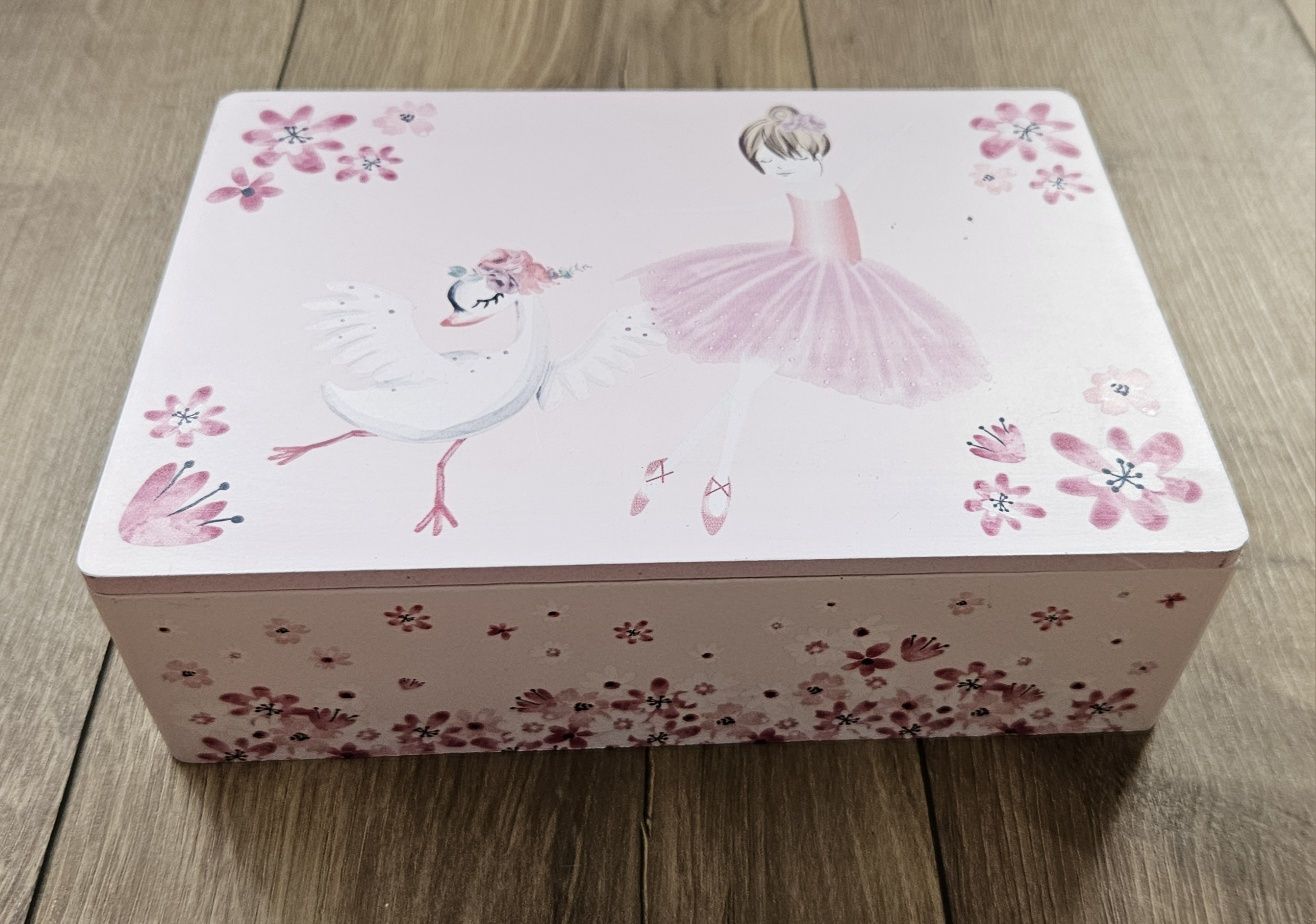 Szkatułka baletnica pudełko do przechowywania róż biżuteria gumki