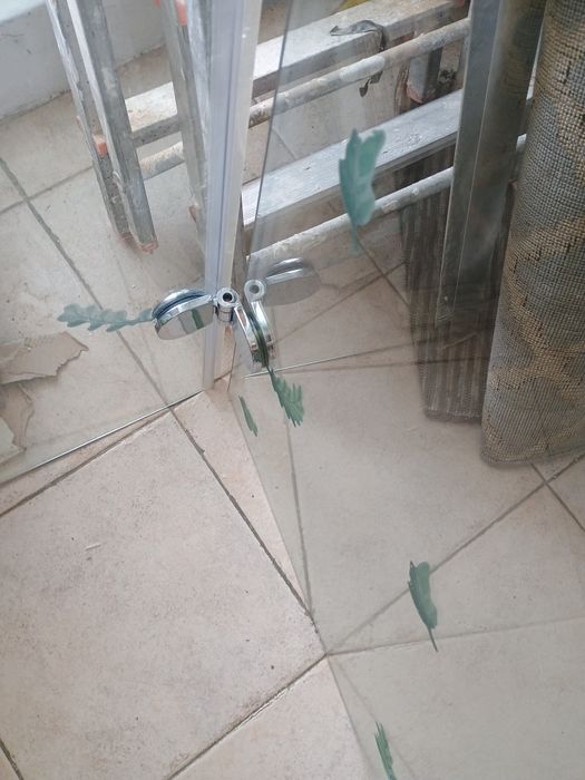 Vidro móvel para banheiro