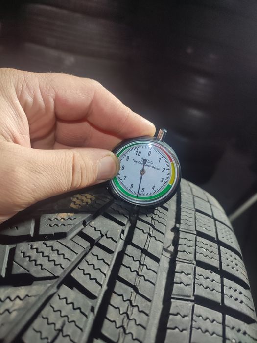 Шини 215/70R16 hankook, roadstone