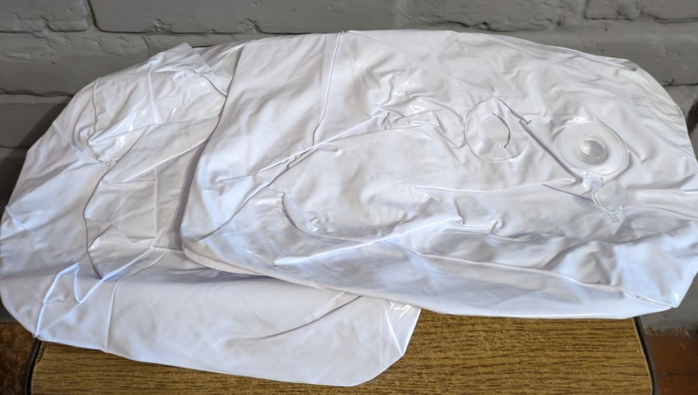 Велика кругла золота підставка для арок з металу