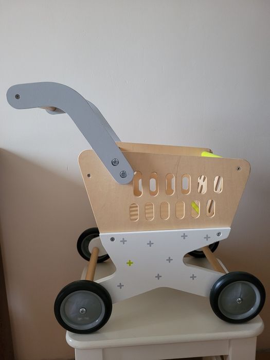 Wózek zabawkowy zdrewniany na zakupy zabawki