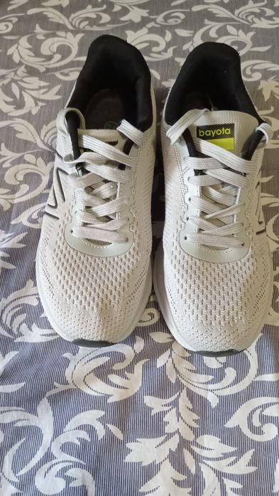 Кросівки жіночі чоловічі