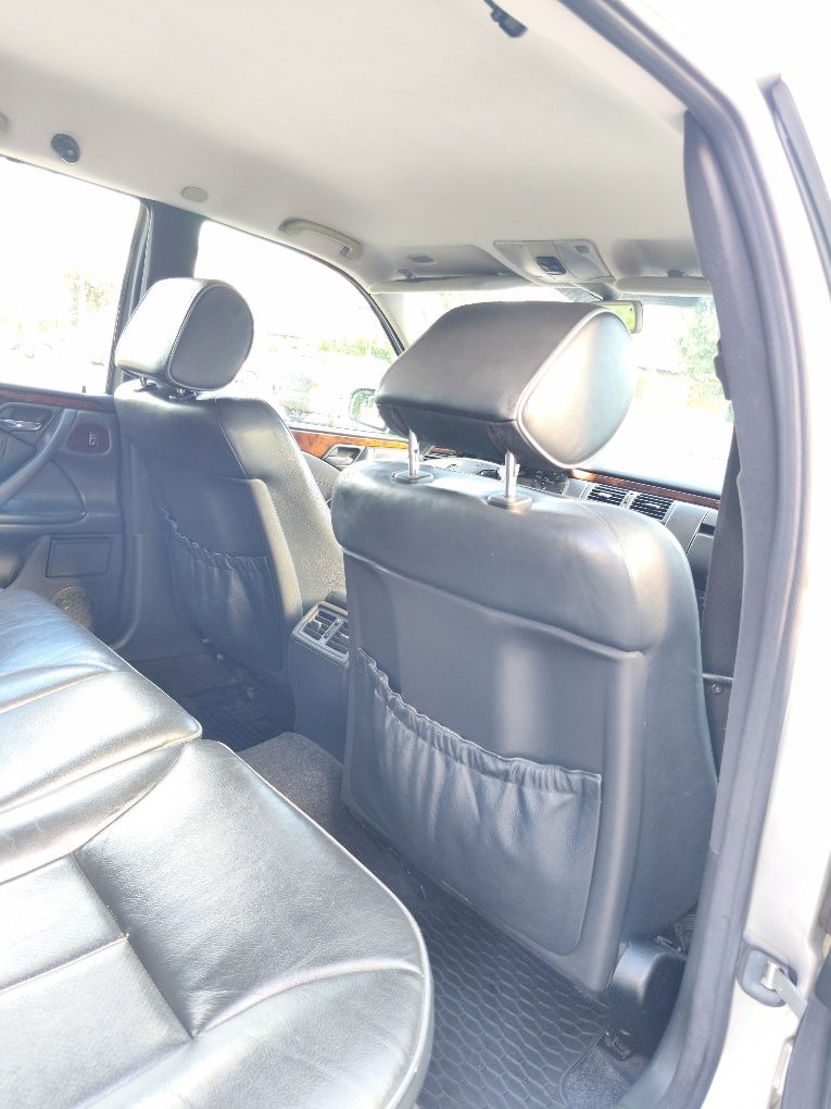 Mercedes-Benz E220 CDI (7-Lugares)