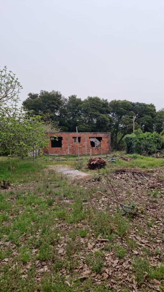 Vendo Terreno com Construção Iniciada – Carvalhal, Bombarral