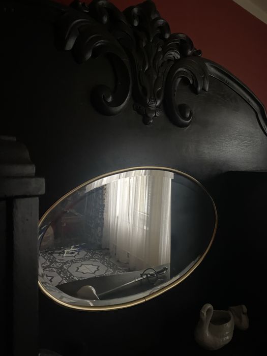 Stary antyczny czarny Kredens