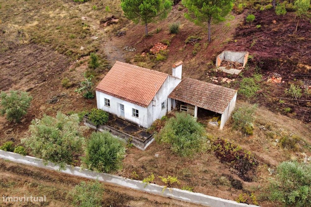 Moradia T2 para remodelação em Casalinho (concelho de Mação)