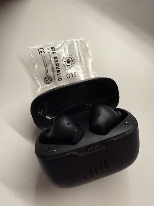 JBL Tune 230NC TWS pretos com eartips novos