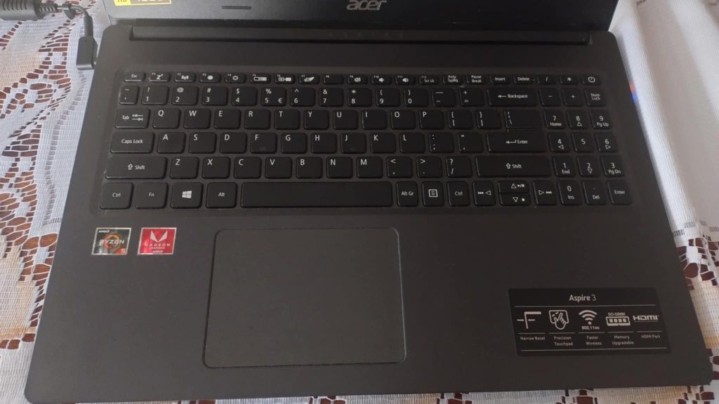 Laptop ACER Ryzen 5 3500 8GB RAM 512GB SSD