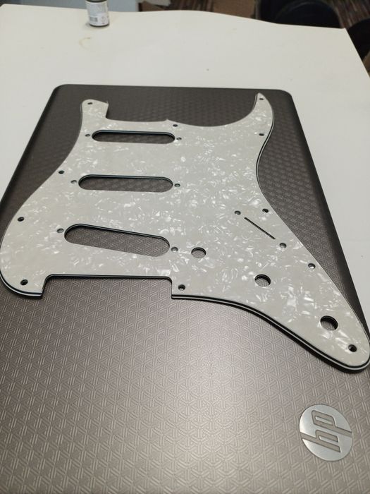Pickguard maskownica do Fender Stratocaster