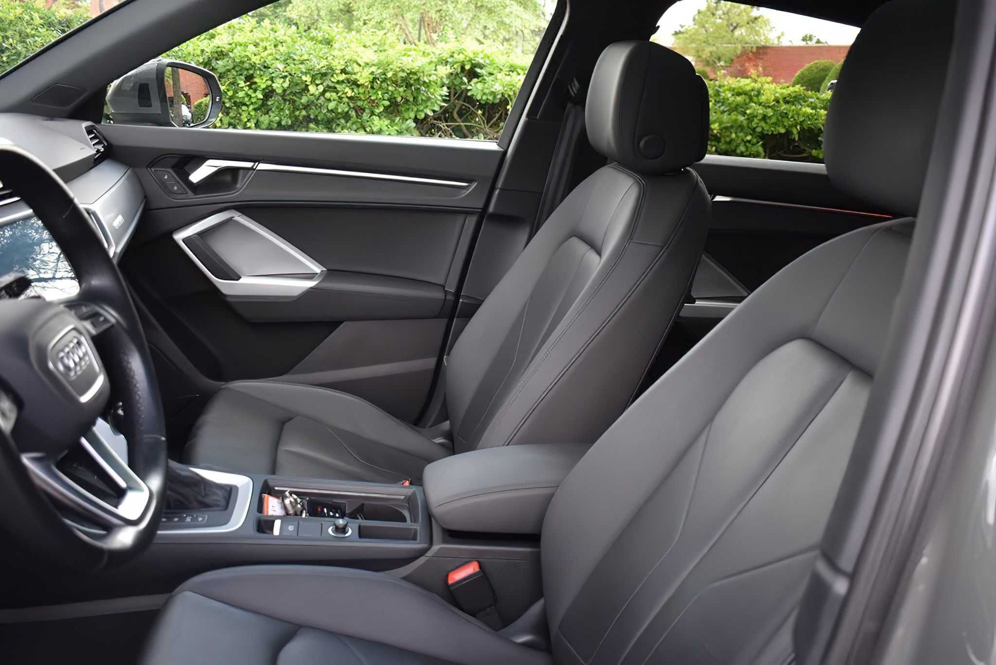 Audi Q3     2021