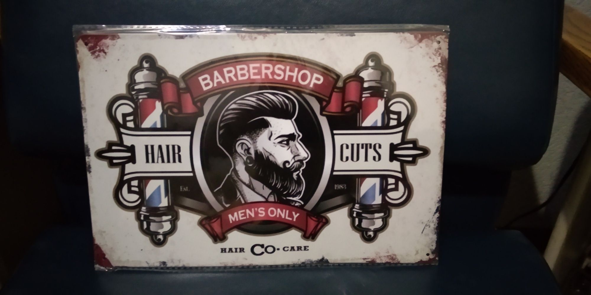 Новая железная логикая табличка BARBERSHOP запечатанная