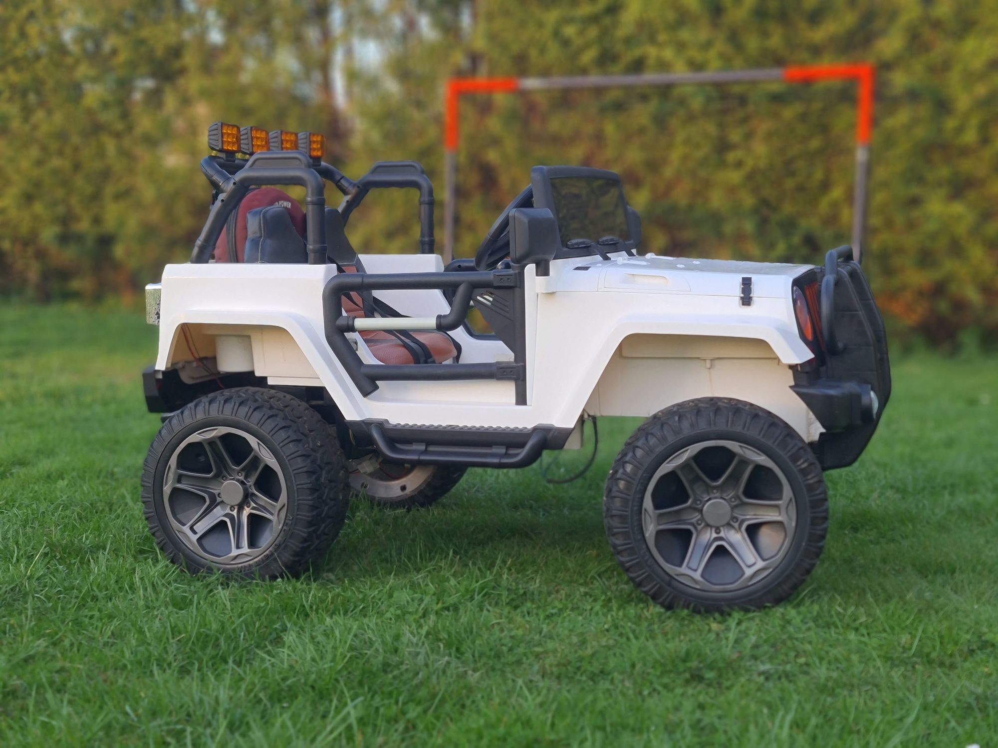 Auto elektryczne dla dziecka 4x4. Radio USB + Micro SD. nowe aku.