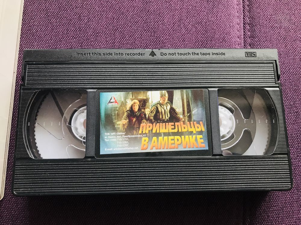 Видеокассета VHS фильм Пришельцы в Америке Жан Рено