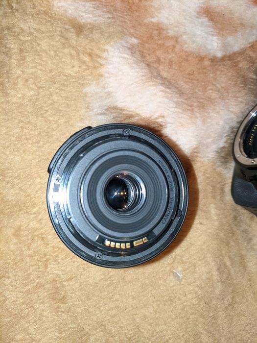 Об’єктив Canon EF-S 18-55mm f/3.5-5.6 IS II