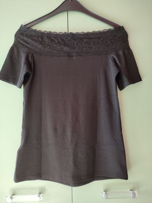 Czarna bluzka z odkrytymi ramionami (Carmen) i koronką, Bonprix, 32/34