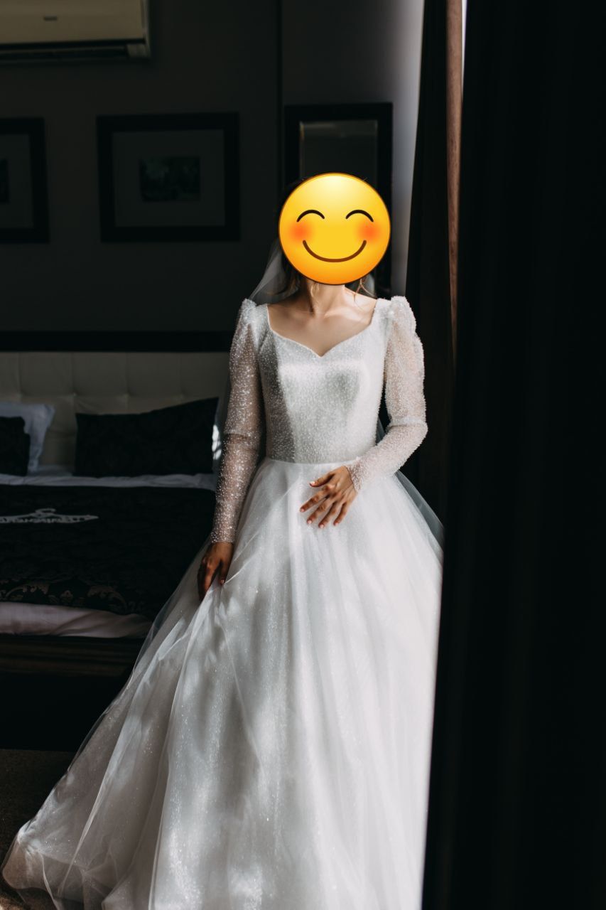 Весільна ніжна сукня.