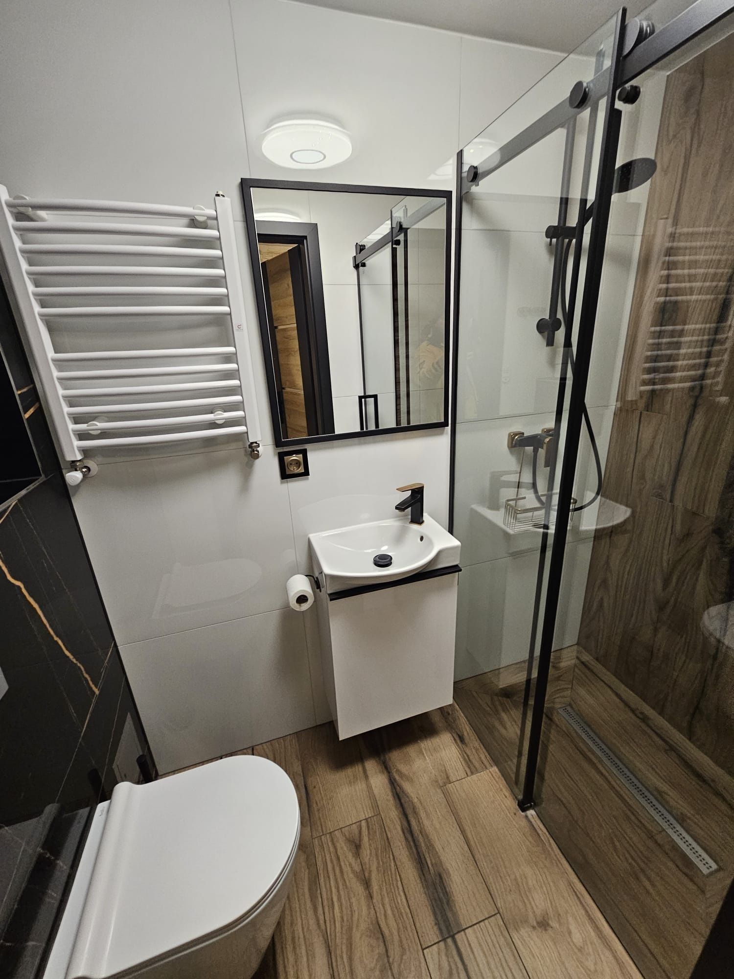 Pokój apartament 3 osóbowy nad morzem/ 100 m do plaży/ parking/ WiFi