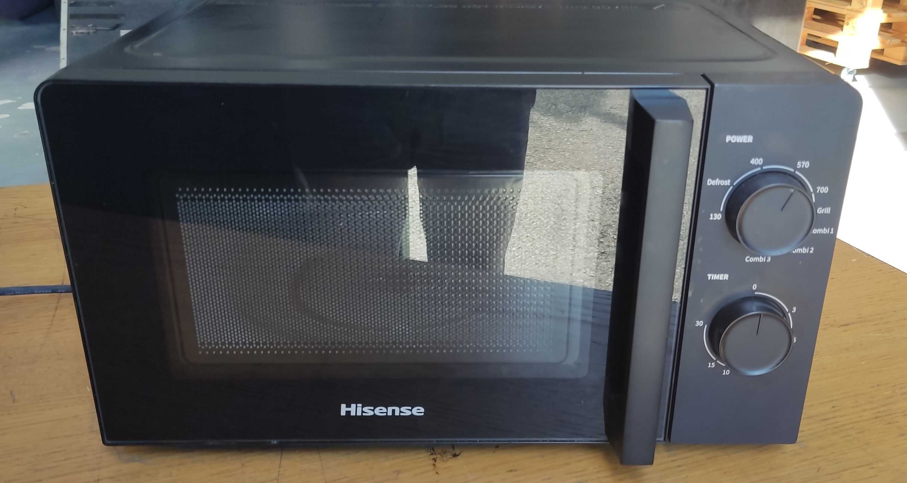 Micro-ondas HISENSE (20 L - Com Grill - Preto)