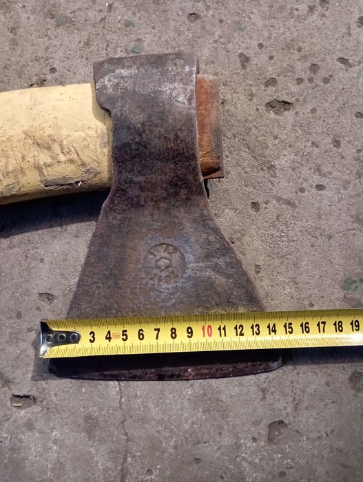 Сокира з ручкою бу