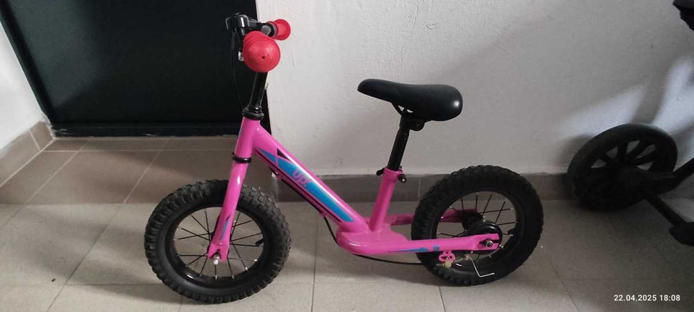 Продам беговел Up