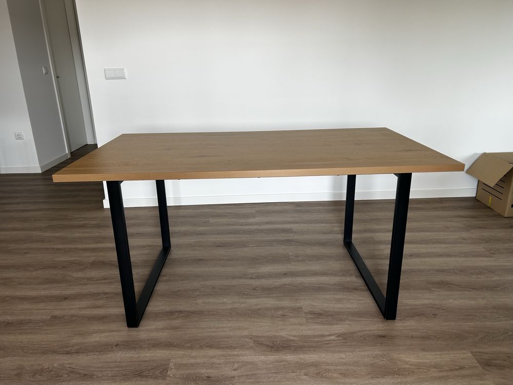 Mesa de Jantar sem Uso