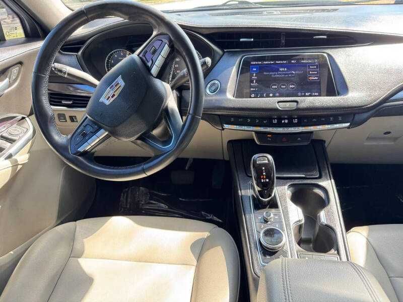 2022 Cadillac XT4 Luxury