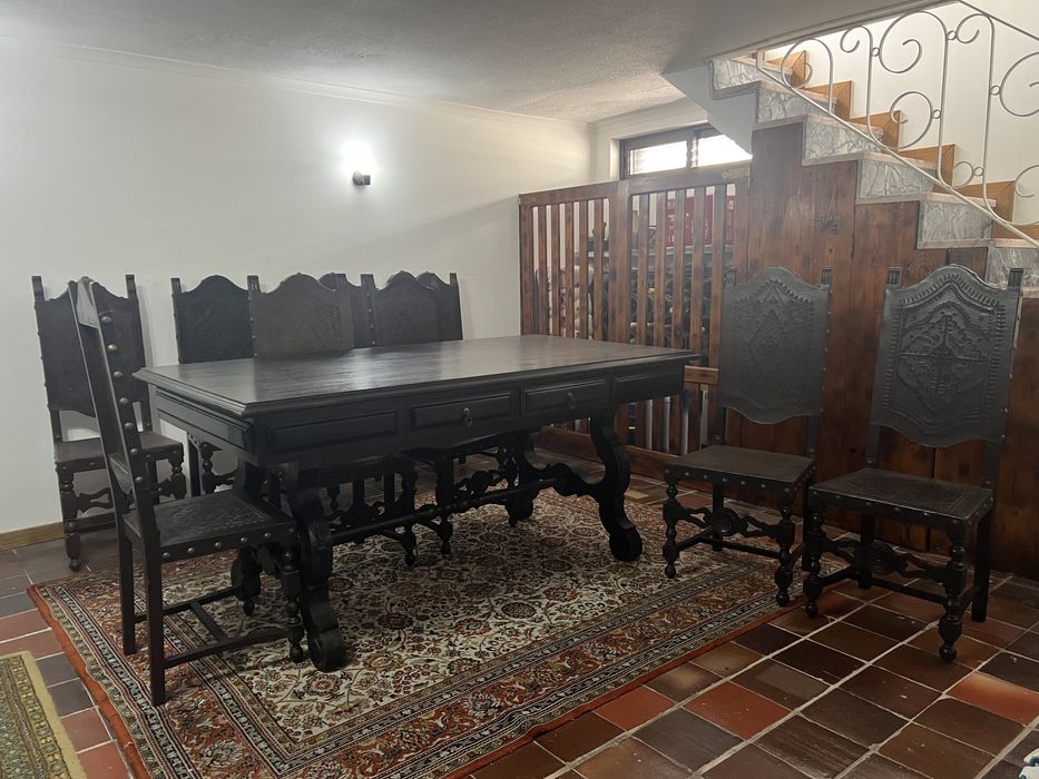 Conjunto de MESA c/ 10 Cadeiras em COURO (muito antigo)