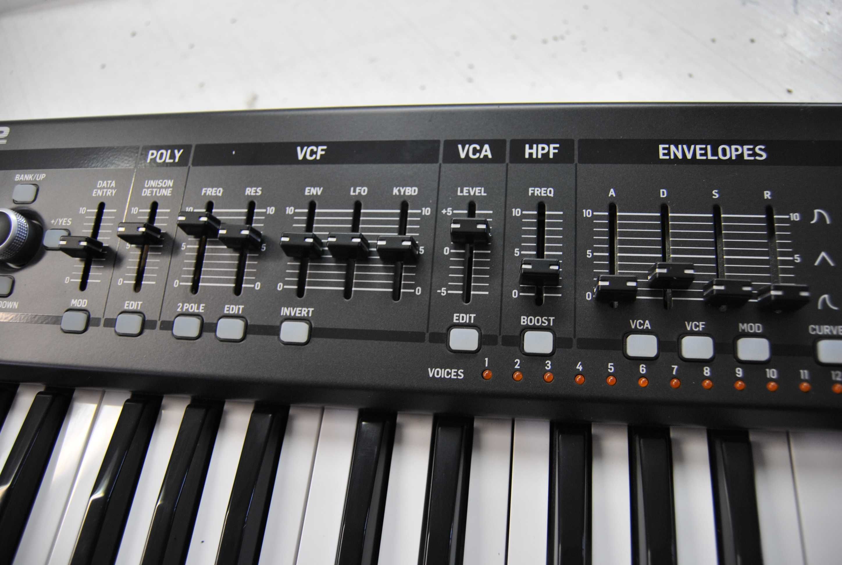 Syntezator analogowy Behringer DeepMind 12