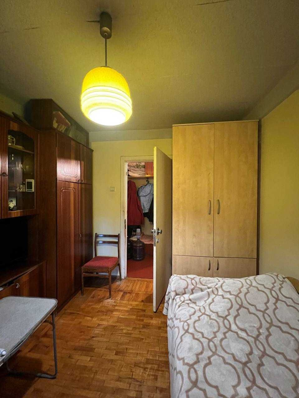 Простора 3-кімнатна Деснянський район, 2/9 поверх, 61 м² вул. Поповича