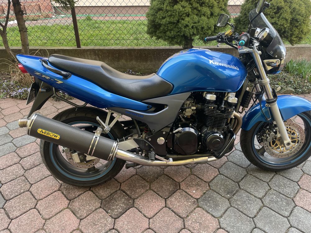 Kawasaki zr-7.
