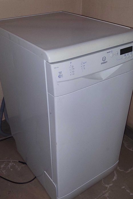 Indesit DSG 573 - zmywarka 45 cm - na części / do naprawy