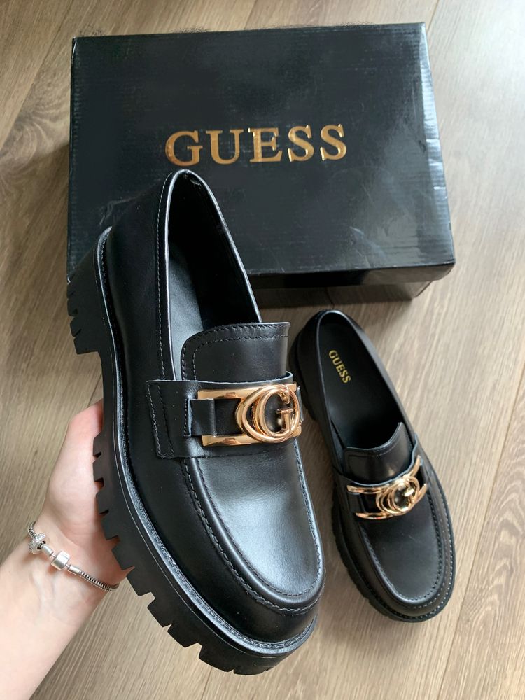 Лофери шкіряні від Guess