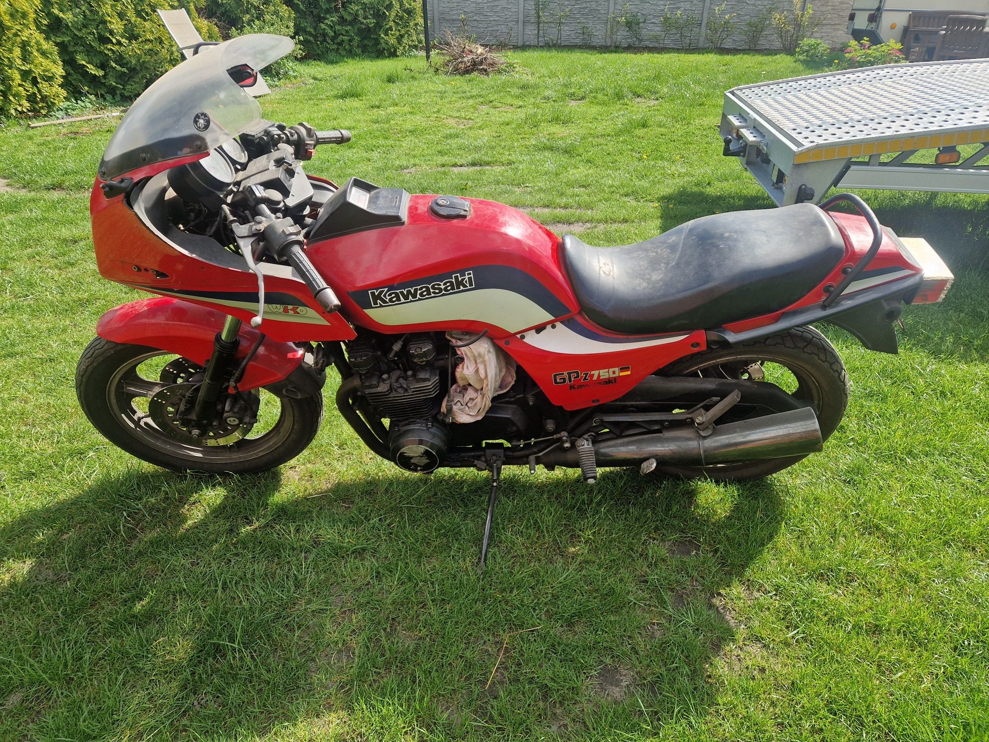 Kawasaki GPZ UNI-TRAK 750 Części