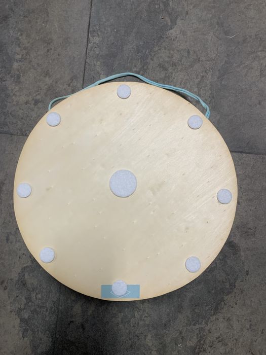 Prateleira redonda para quarto criança