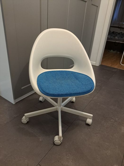 Oddam fotel obrotowy dla dziecka - zarezerwowany