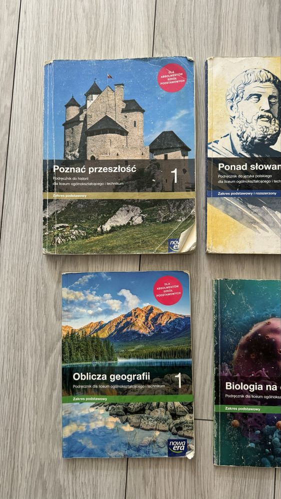 Książki podreczniki do 1 klasy liceum technikum biologia fizyka itp.