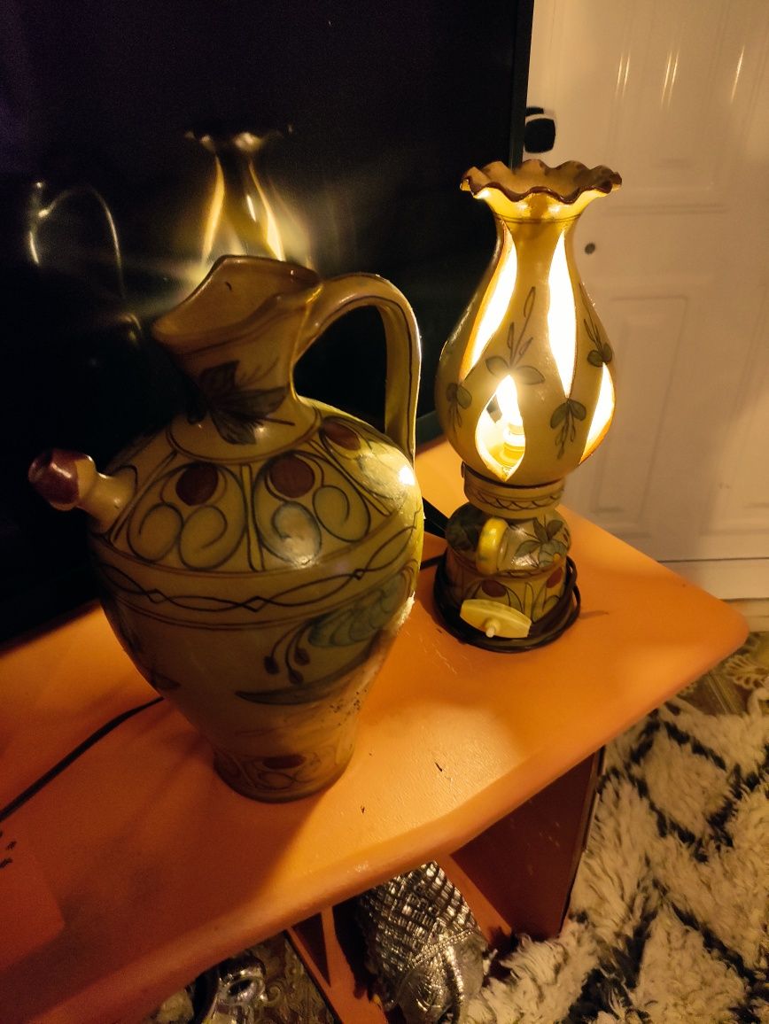 Candeeiro e jarra antiga