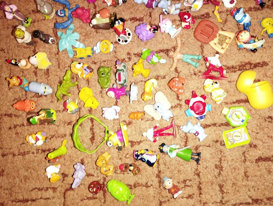 Кіндери іграшки з яйця