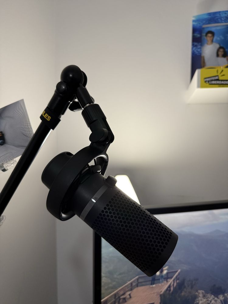 Microfone HyperX DuoCast e Suporte Podcast Hercules DG107B