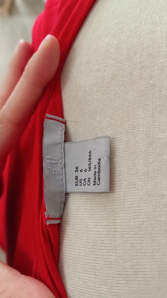 Obcisła czerwona sukienka