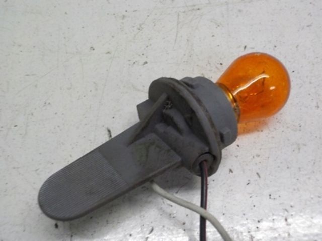 VOLVO FH OPRAWKA ŻARÓWKI KIERUNKOWSKAZU