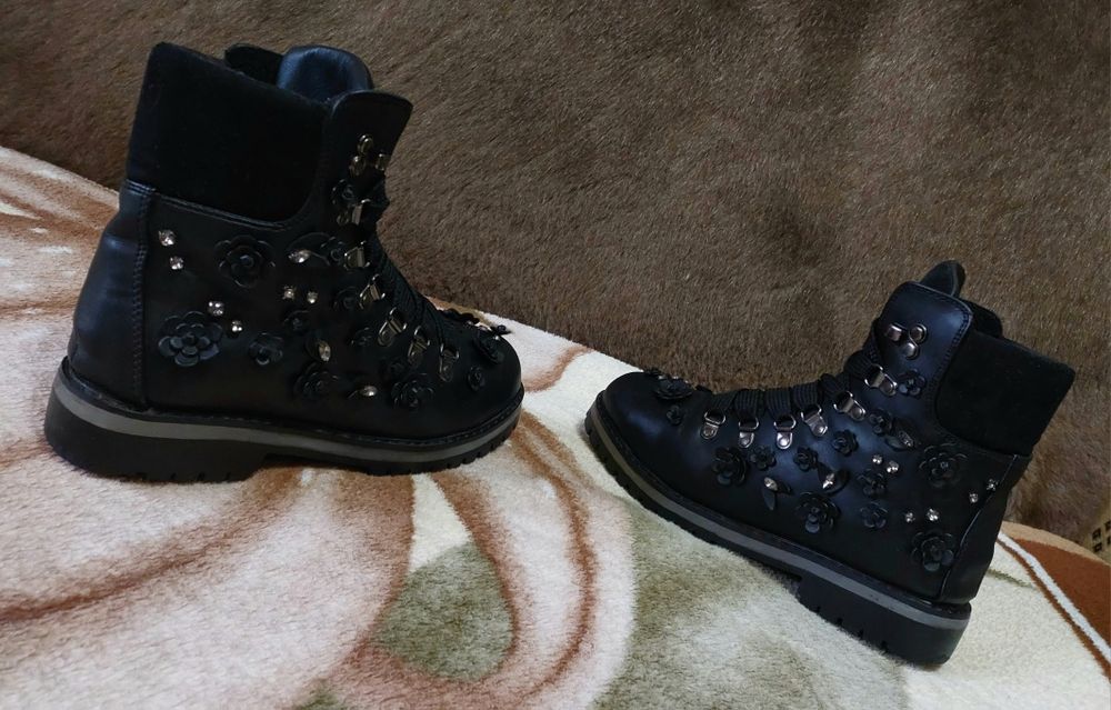 Женские кожаные теплые ботинки