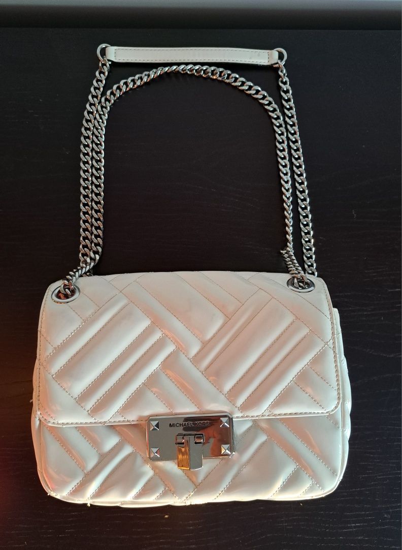 Mala de ombro Michael Kors em pele alcochoada