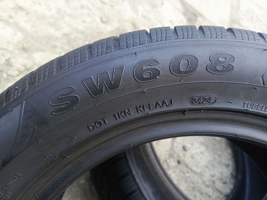 Sprzedam prawie nowe opony 215/55 r16