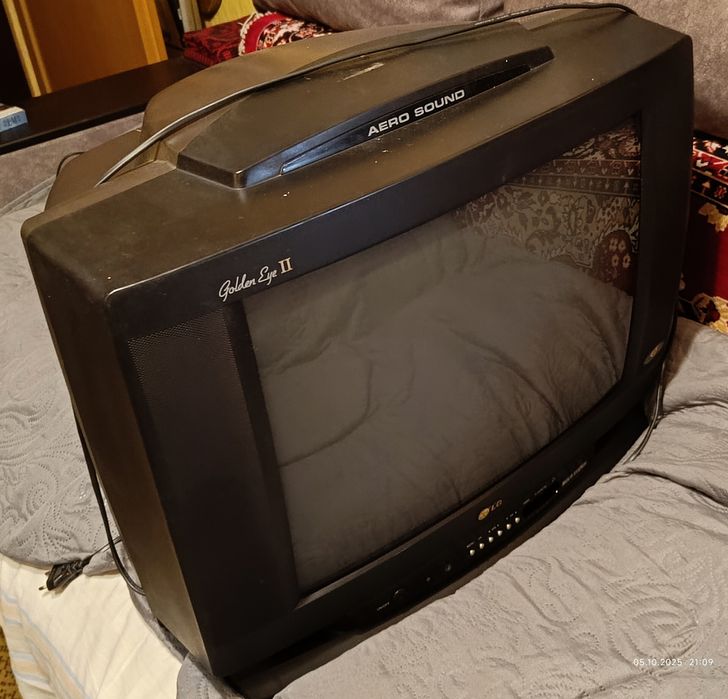 телевізор LG CF-21K51KE з пультом