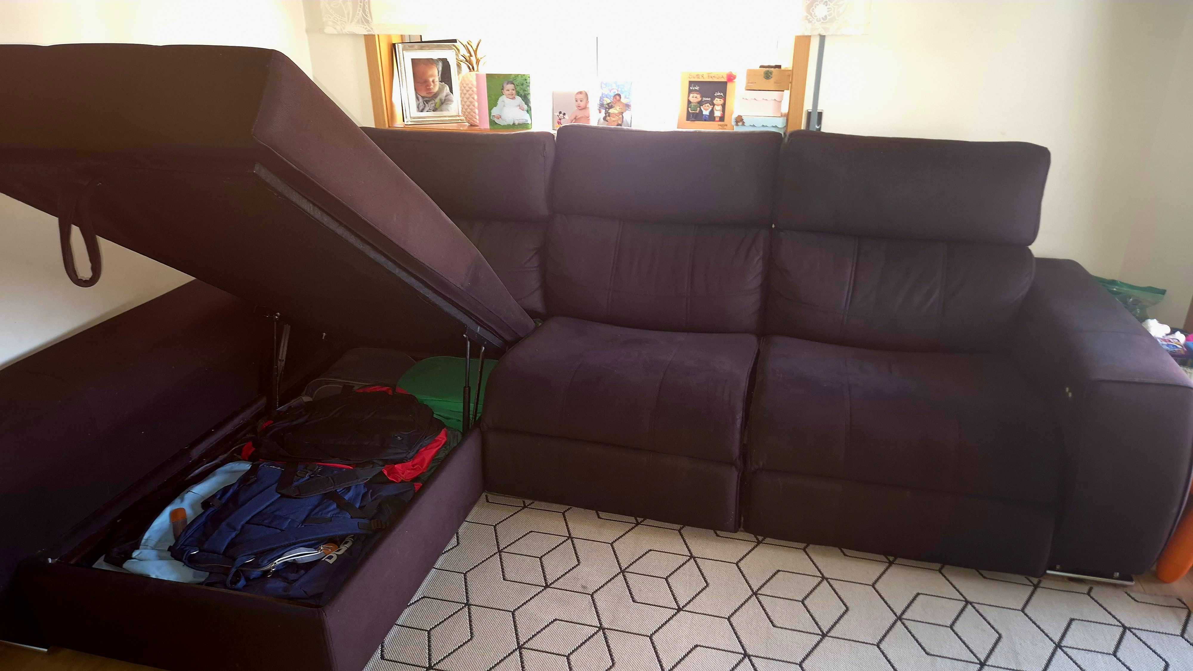 Sofá preto chaise longue elétrico
