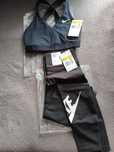 Komplet sportowy NIKE, stanik + legginsy